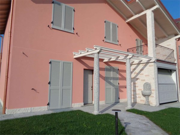 casa indipendente in vendita a Busto Arsizio