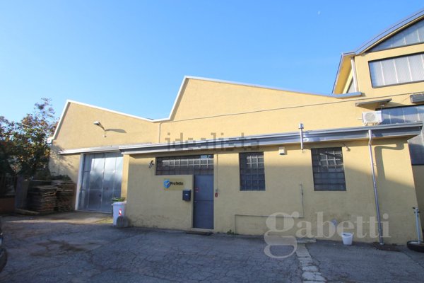 capannone in vendita a Busto Arsizio