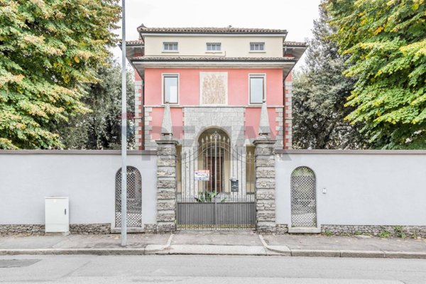 casa indipendente in vendita a Busto Arsizio