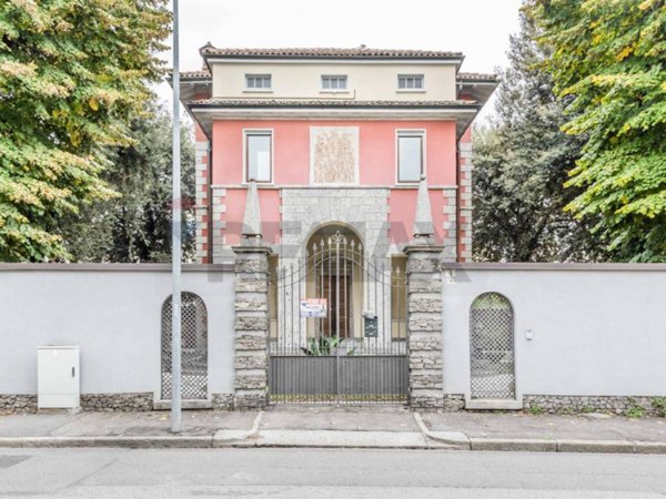 casa indipendente in vendita a Busto Arsizio