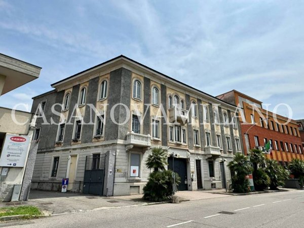 capannone in vendita a Busto Arsizio