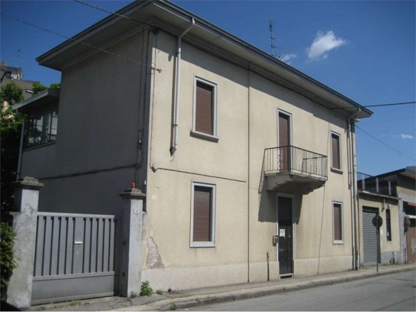 casa indipendente in vendita a Busto Arsizio