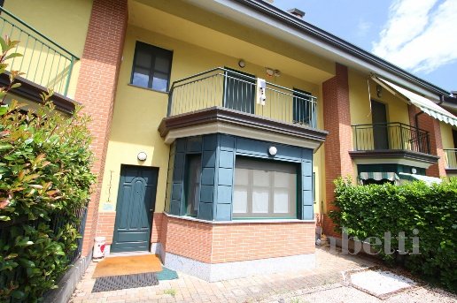 casa indipendente in vendita a Busto Arsizio in zona Borsano