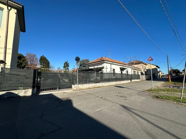 casa indipendente in vendita a Busto Arsizio
