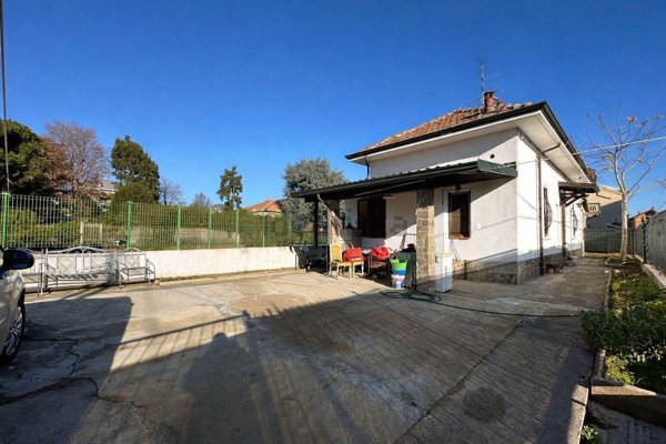 casa indipendente in vendita a Busto Arsizio