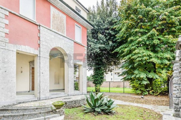 casa indipendente in vendita a Busto Arsizio