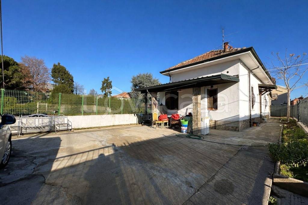 casa indipendente in vendita a Busto Arsizio