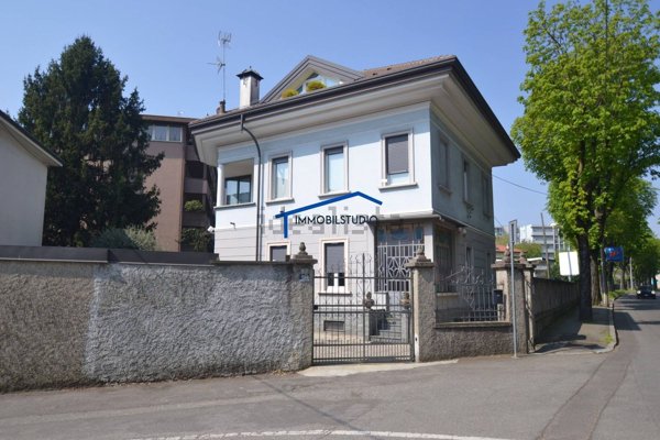casa indipendente in vendita a Busto Arsizio