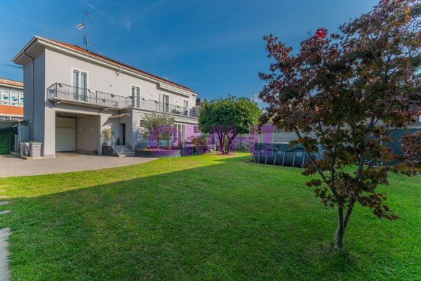 casa indipendente in vendita a Busto Arsizio