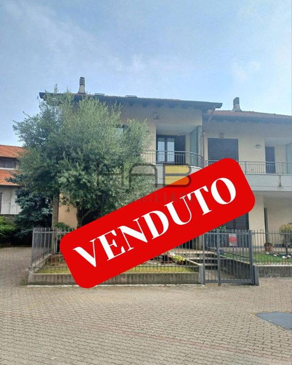 casa indipendente in vendita a Busto Arsizio