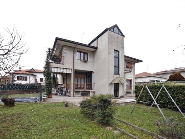 casa indipendente in vendita a Busto Arsizio in zona Borsano