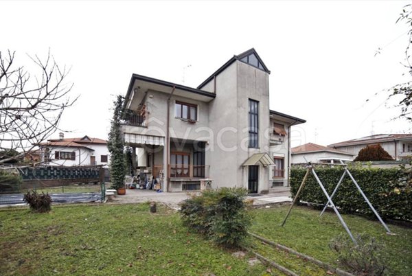 casa indipendente in vendita a Busto Arsizio