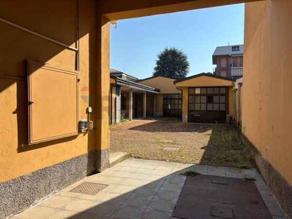 negozio in vendita a Busto Arsizio
