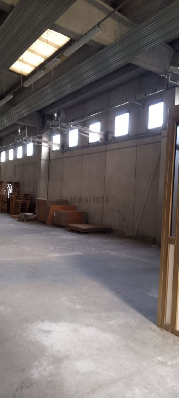 capannone in vendita a Busto Arsizio