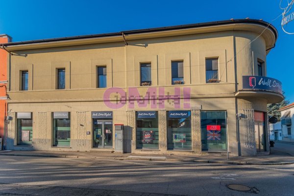 locale commerciale in vendita a Busto Arsizio