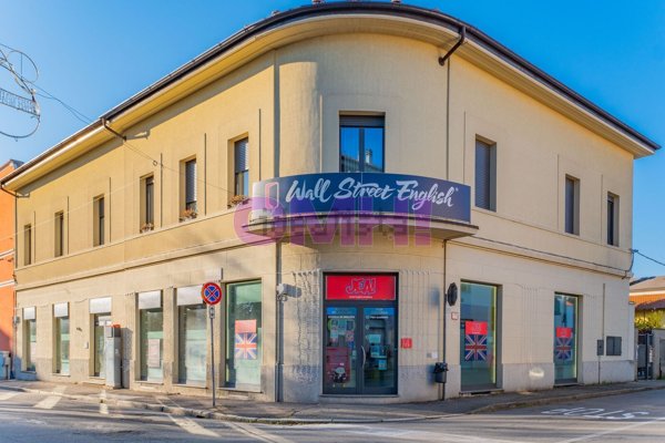 locale commerciale in vendita a Busto Arsizio