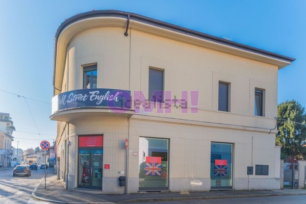 locale commerciale in vendita a Busto Arsizio