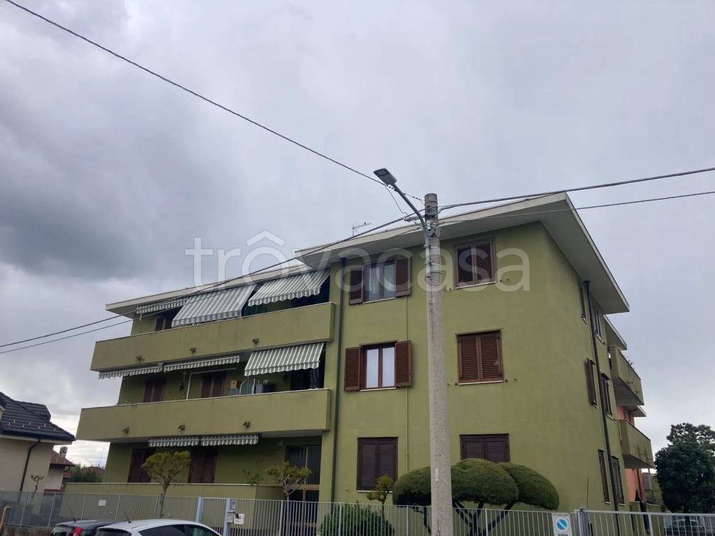 locale di sgombero in vendita a Busto Arsizio in zona Borsano