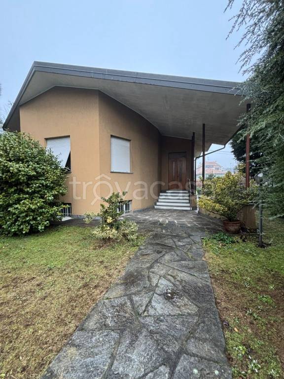 casa indipendente in vendita a Busto Arsizio
