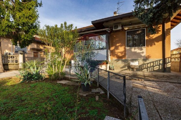 casa indipendente in vendita a Busto Arsizio