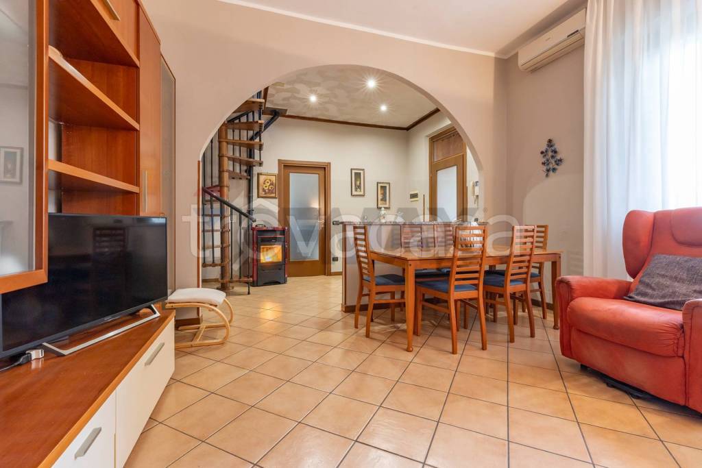 casa indipendente in vendita a Busto Arsizio