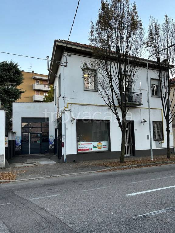 locale commerciale in vendita a Busto Arsizio