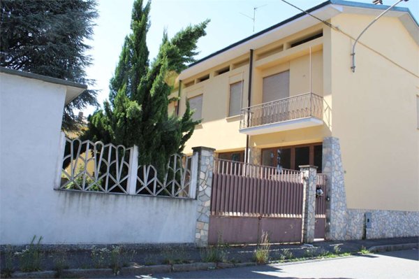 casa indipendente in vendita a Busto Arsizio