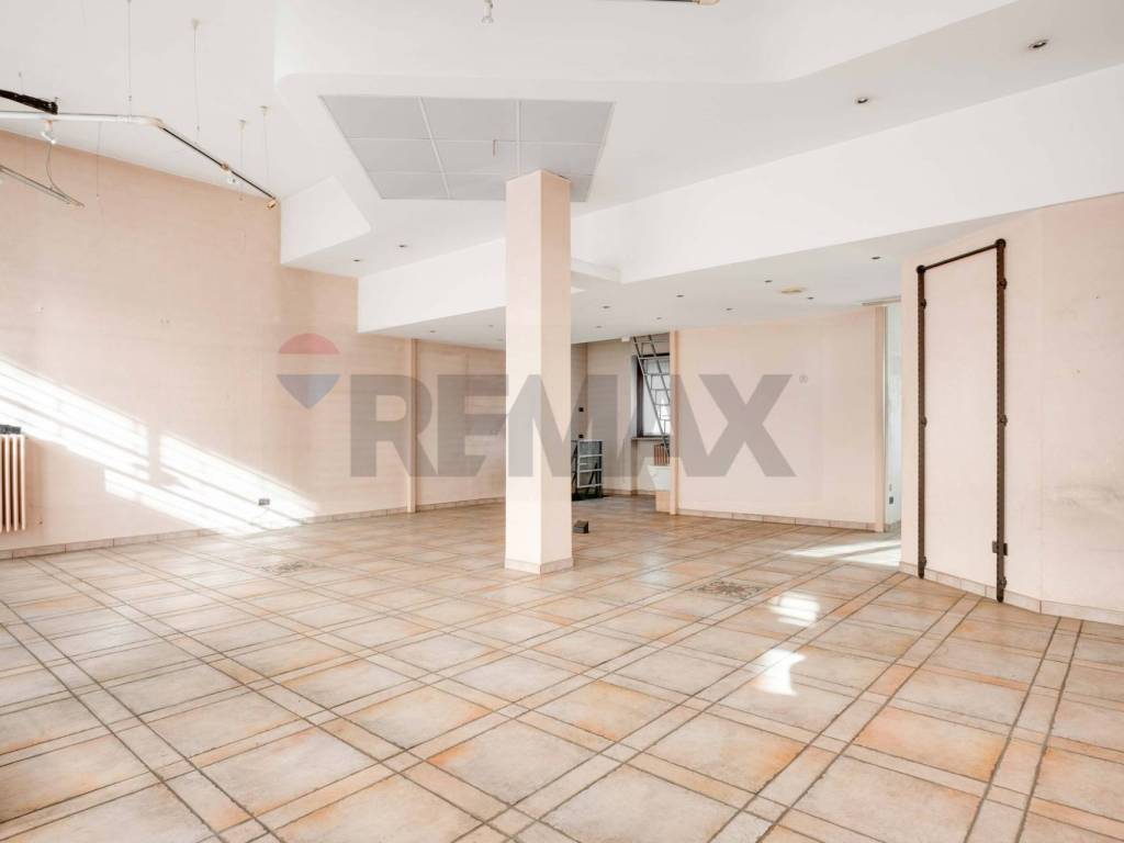 negozio in vendita a Busto Arsizio in zona Borsano