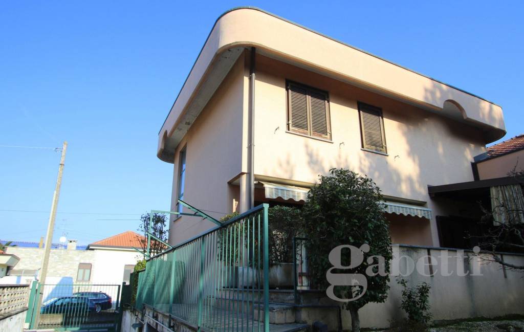 casa indipendente in vendita a Busto Arsizio