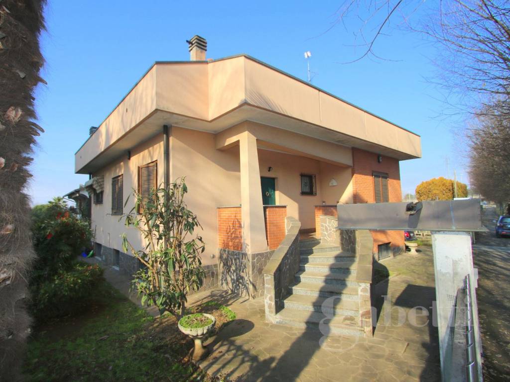 casa indipendente in vendita a Busto Arsizio