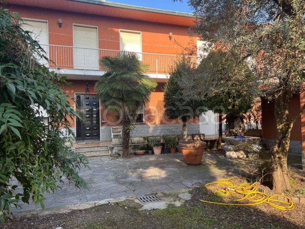 casa indipendente in vendita a Busto Arsizio in zona Borsano