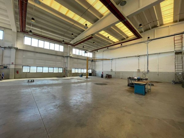 locale commerciale in vendita a Busto Arsizio