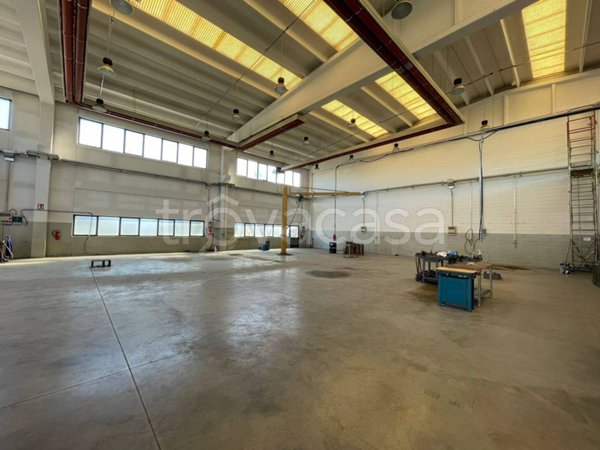 locale commerciale in vendita a Busto Arsizio