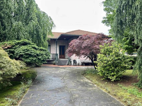 casa indipendente in vendita a Busto Arsizio