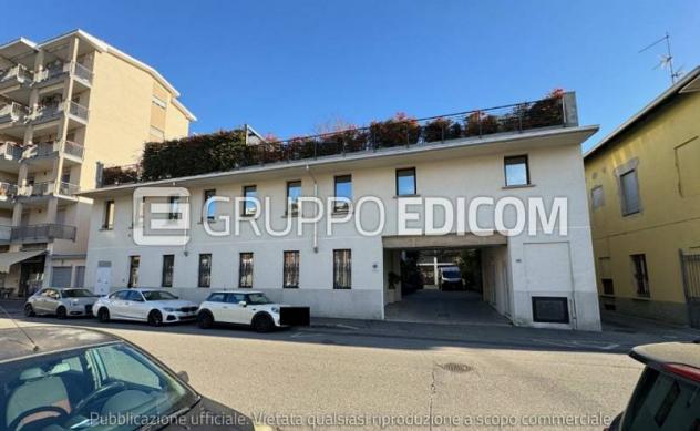 locale commerciale in vendita a Busto Arsizio