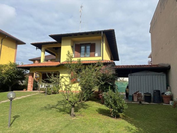 casa indipendente in vendita a Busto Arsizio