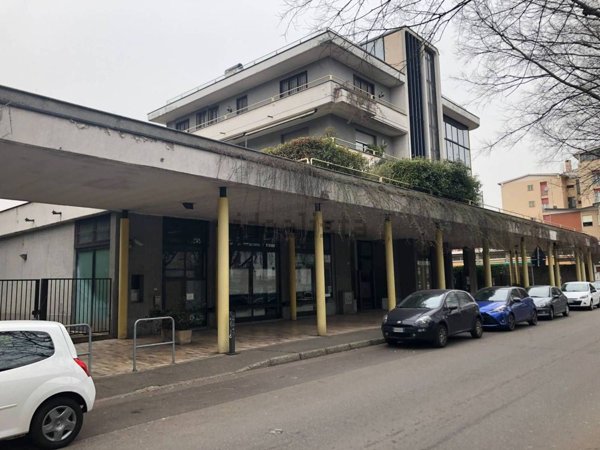 locale commerciale in vendita a Busto Arsizio