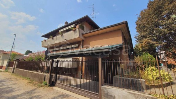 casa indipendente in vendita a Busto Arsizio