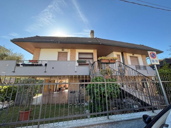 casa indipendente in vendita a Busto Arsizio