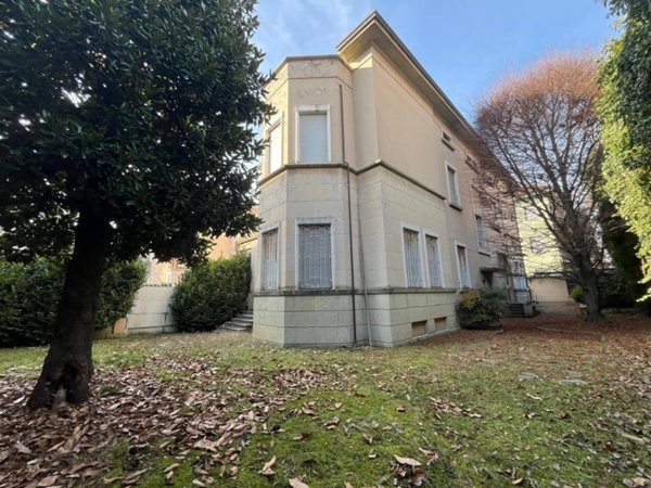 casa indipendente in vendita a Busto Arsizio