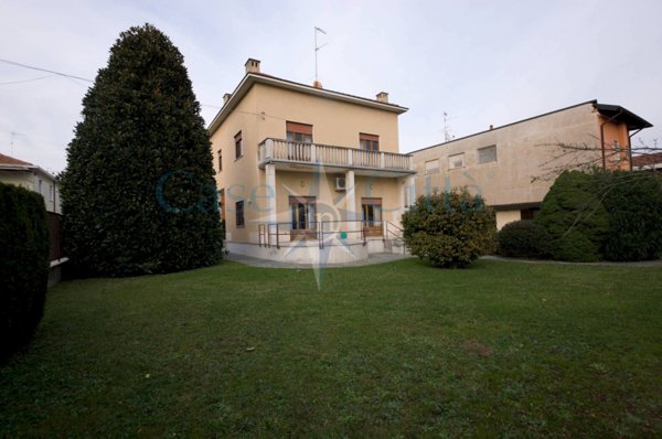 casa indipendente in vendita a Busto Arsizio