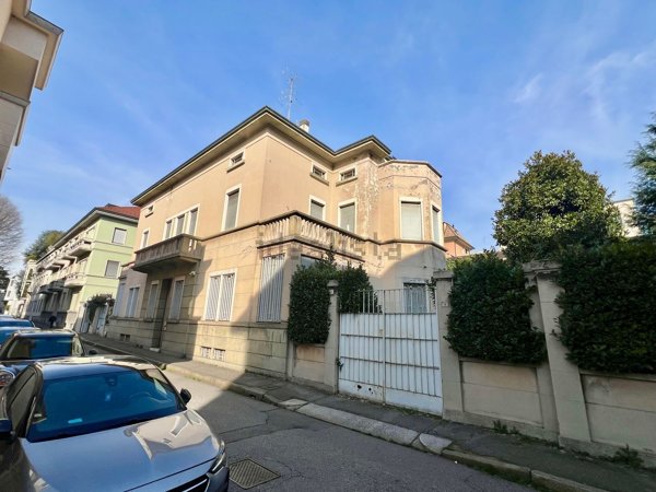 casa indipendente in vendita a Busto Arsizio