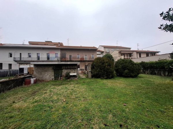 casa indipendente in vendita a Busto Arsizio