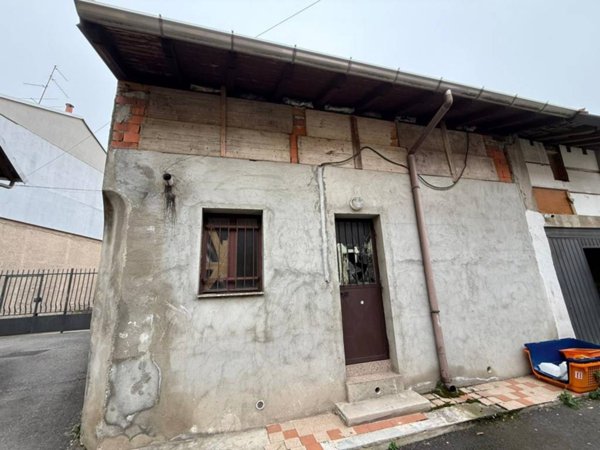 casa indipendente in vendita a Busto Arsizio