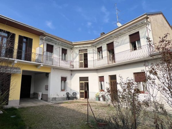 casa indipendente in vendita a Busto Arsizio in zona Borsano