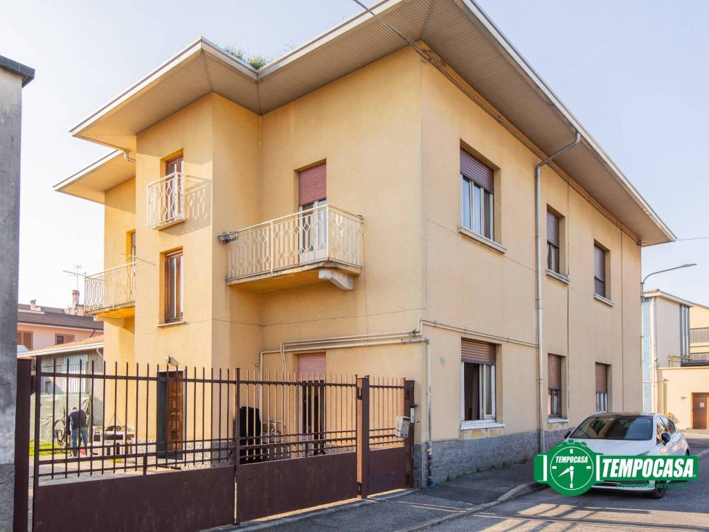casa indipendente in vendita a Busto Arsizio