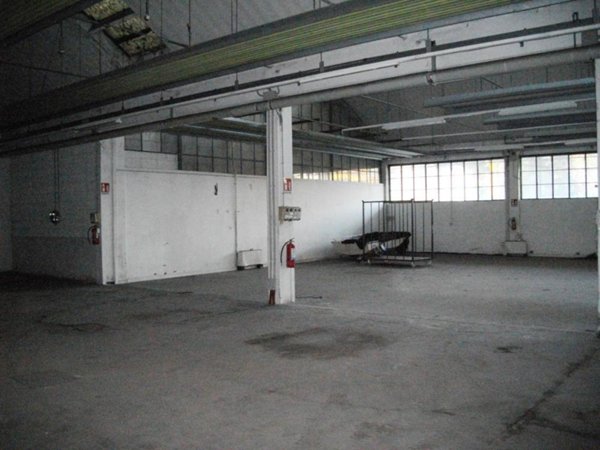 locale di sgombero in vendita a Busto Arsizio in zona Borsano