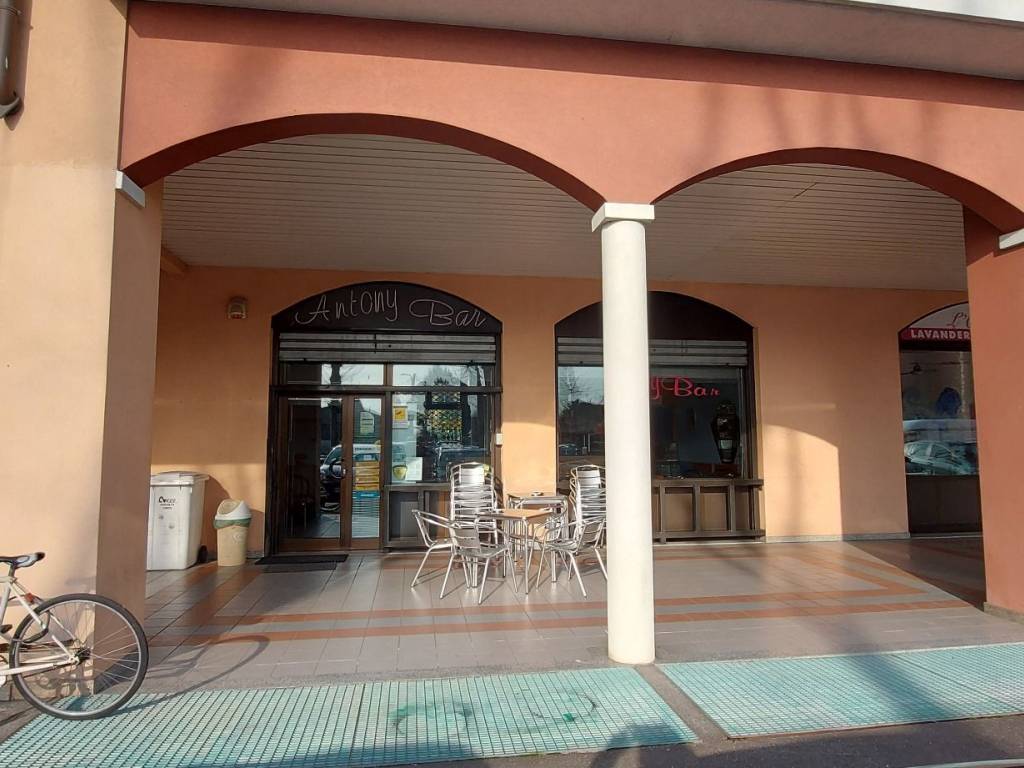 negozio in vendita a Busto Arsizio in zona Borsano