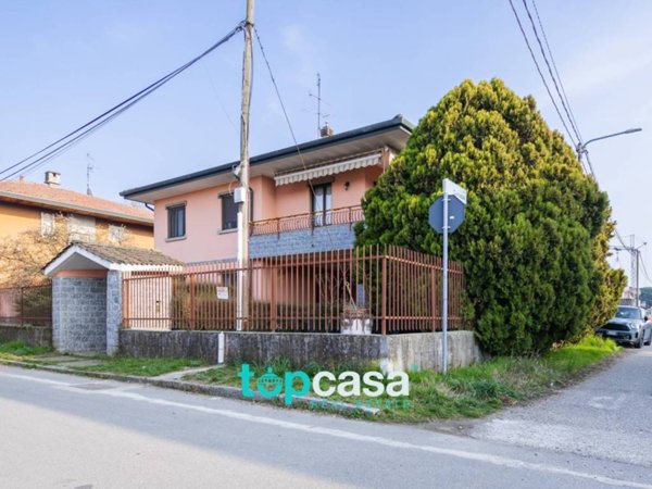 casa indipendente in vendita a Busto Arsizio in zona Borsano