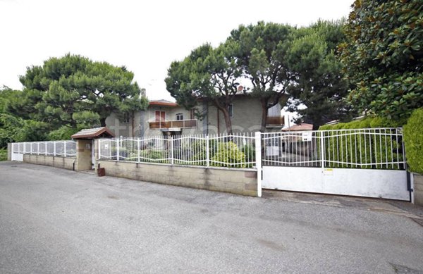 casa indipendente in vendita a Busto Arsizio in zona Borsano